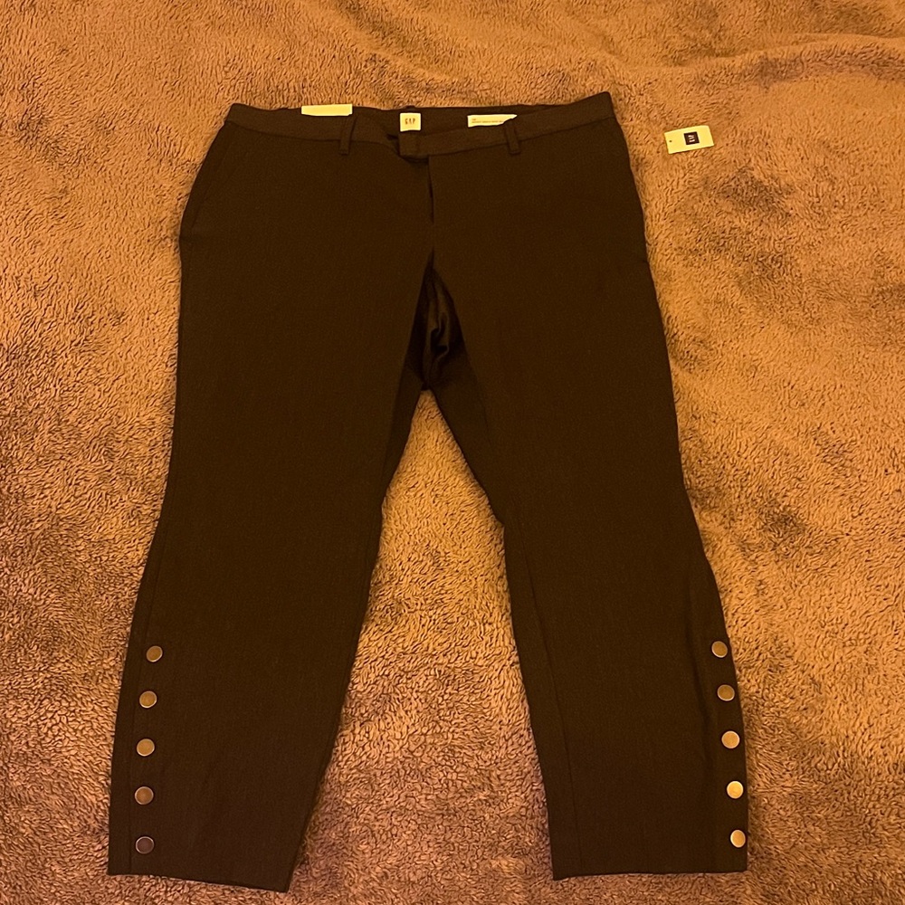 GAP brand new women’s dark grey  dress pants with Button Detail